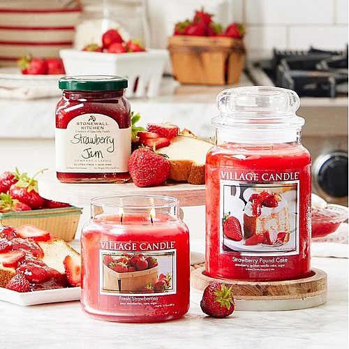 �� ����� ���� Village Candle - Strawberry Pound Cake
